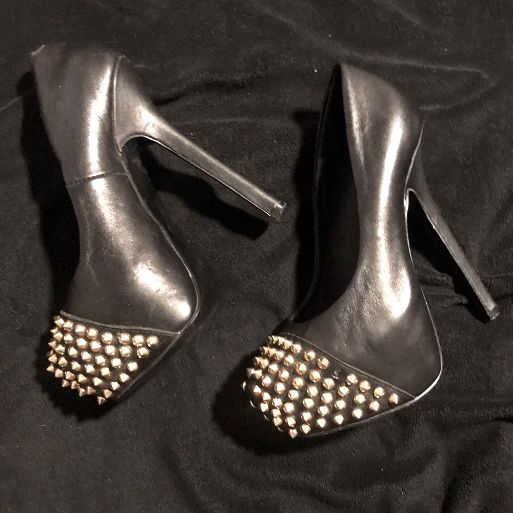 Steve madden studded pumps